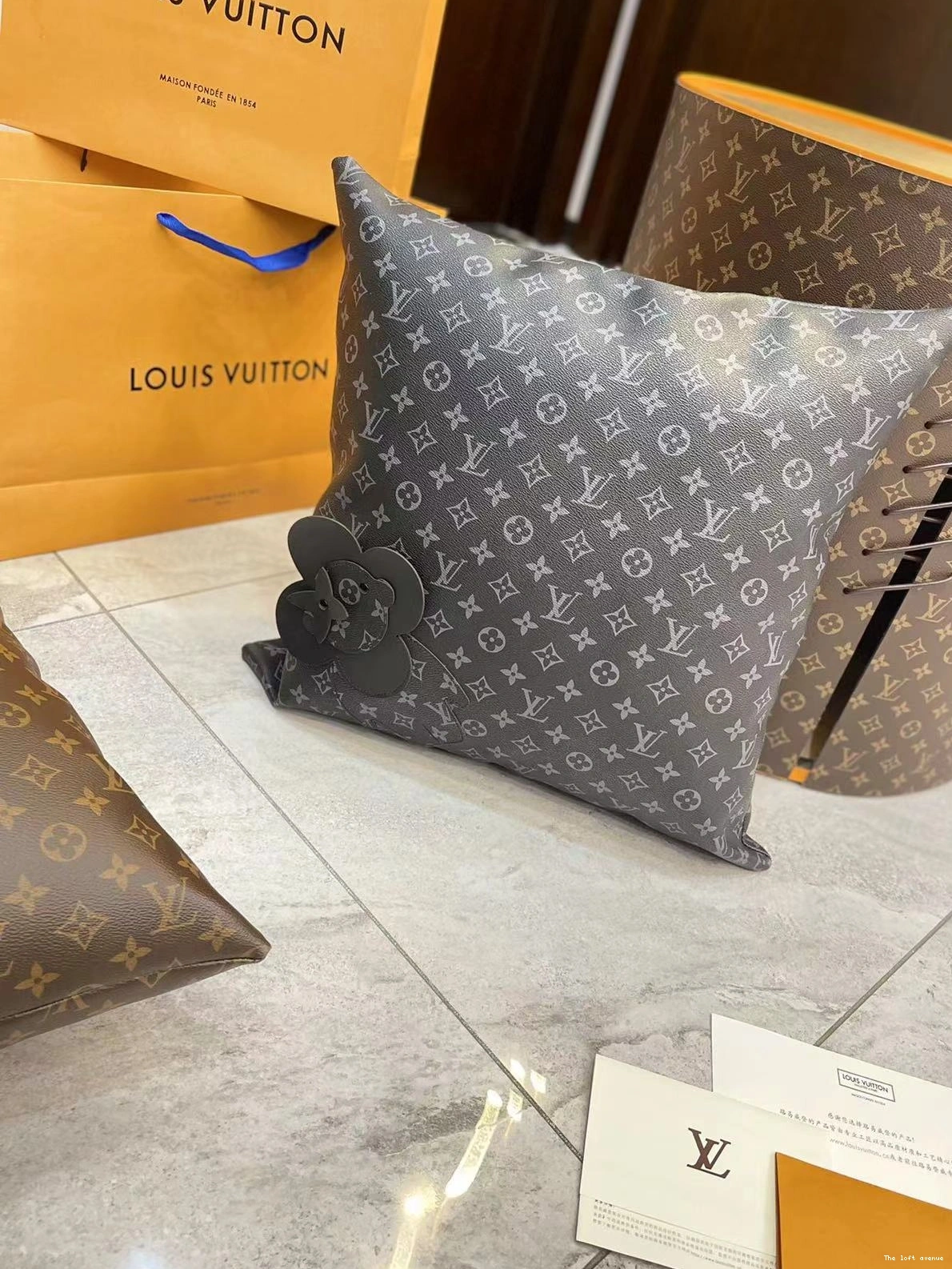 PILLOW LV VIVIENNE CUSTOM 0817